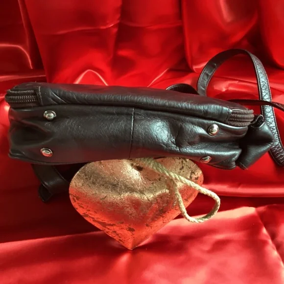 Vintage Perlina Leather Crossbody Handbag - Picture 3 of 9